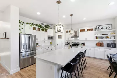 560 E Betsy Lane, Gilbert, AZ 85296 - Photo 2