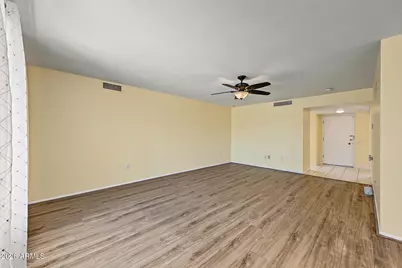 15208 N Lakeforest Drive, Sun City, AZ 85351 - Photo 8
