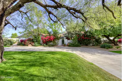 9825 N 51st Place, Paradise Valley, AZ 85253 - Photo 2