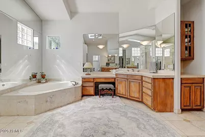 9825 N 51st Place, Paradise Valley, AZ 85253 - Photo 18