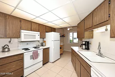 10005 W Hutton Drive, Sun City, AZ 85351 - Photo 12