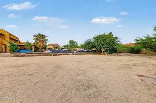 5144 E Holly St, Phoenix, AZ 85008 - Photo 32