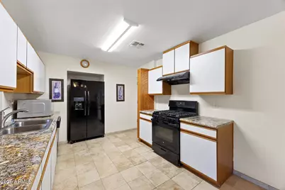 12237 N 111th Avenue, Sun City, AZ 85351 - Photo 8