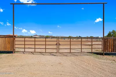 24906 W Lone Mountain Road, Morristown, AZ 85342 - Photo 32