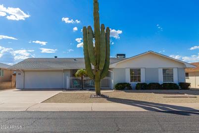 10738 W Garnette Drive, Sun City, AZ 85373 - Photo 1