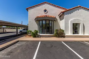 4202 N 32nd St, Phoenix, AZ 85018 - Photo 1