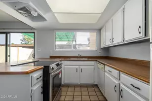 8106 N 31st Dr, Phoenix, AZ 85051 - Photo 12