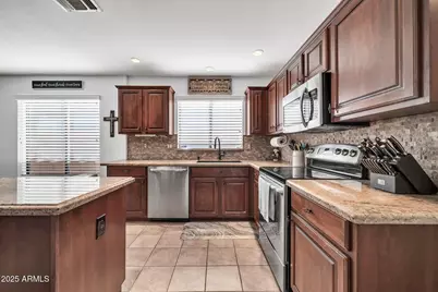 20219 N 33rd Place, Phoenix, AZ 85050 - Photo 4