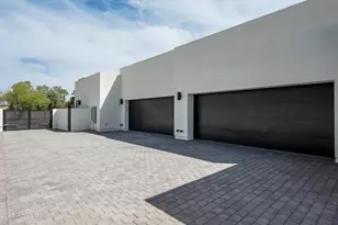 10220 N 66th St, Paradise Valley, AZ 85253 - Photo 1