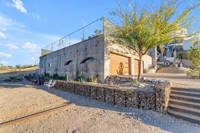 2121 E Bethany Home(Guest House Only), Phoenix, AZ 85016 - Photo 1