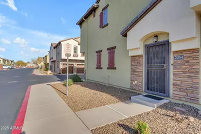 2725 E Mine Creek, Phoenix, AZ 85024 - Photo 1