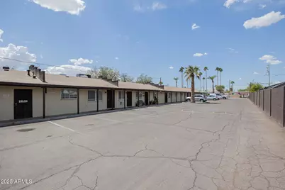 1915 N 26th Place #Apt 3, Phoenix, AZ 85008 - Photo 1