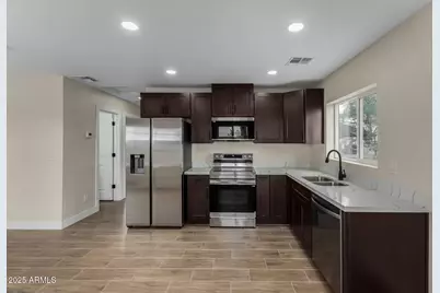 1009 S 17th Avenue, Phoenix, AZ 85007 - Photo 1