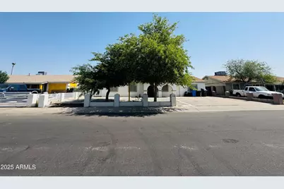 7135 W Heatherbrae Drive, Phoenix, AZ 85033 - Photo 1