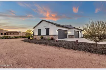 2071 W Butte Creek, San Tan Valley, AZ 85144 - Photo 1