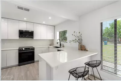 1126 E Lawrence Road, Phoenix, AZ 85014 - Photo 1