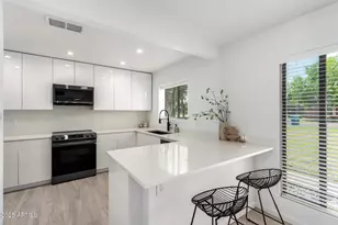 1126 E Lawrence Rd, Phoenix, AZ 85014 - Photo 1