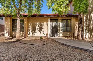 2438 E Tracy Ln, Phoenix, AZ 85032 - Photo 1