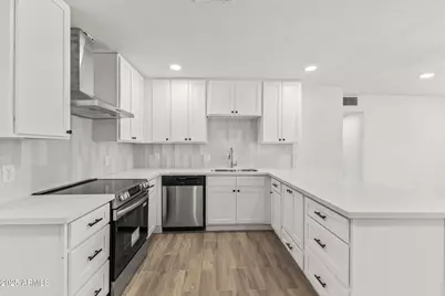 9846 N 10th, Phoenix, AZ 85020 - Photo 1