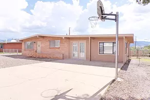 172 Andrea, Sierra Vista, AZ 85635 - Photo 1