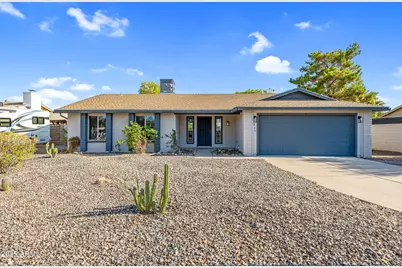 815 E Paradise Lane, Phoenix, AZ 85022 - Photo 1