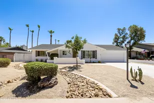 10621 N 39th St, Phoenix, AZ 85028 - Photo 1