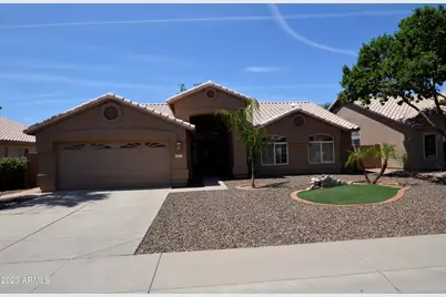 871 W Horseshoe Avenue, Gilbert, AZ 85233 - Photo 1