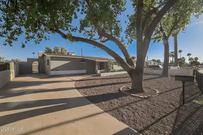 7737 W Weldon Avenue, Phoenix, AZ 85033 - Photo 1