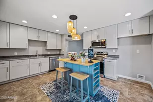 2320 W Freeway Ln, Phoenix, AZ 85021 - Photo 1