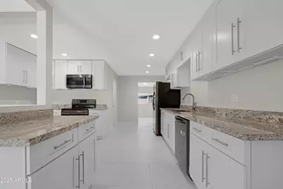 3001 N 43rd Place, Phoenix, AZ 85018 - Photo 12