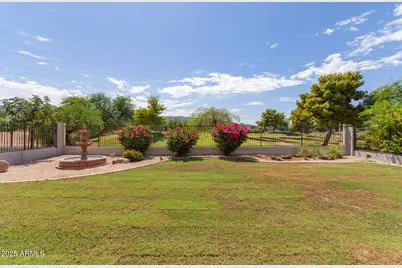 2423 E Fremont Road, Phoenix, AZ 85042 - Photo 1