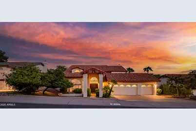 1023 E Forest Hills Drive, Phoenix, AZ 85022 - Photo 1