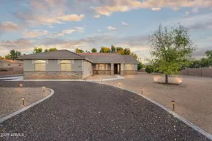 13013 E Brooks Farm, Chandler, AZ 85249 - Photo 1