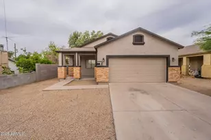 2210 N 27th Pl, Phoenix, AZ 85008 - Photo 1