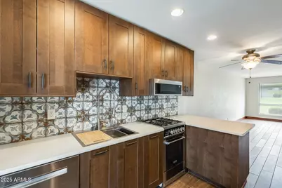 7141 N 16th Street #6, Phoenix, AZ 85020 - Photo 1