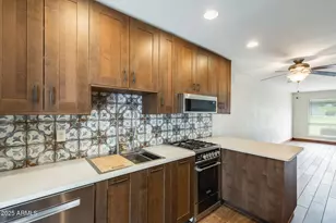 7141 N 16th St, Phoenix, AZ 85020 - Photo 1