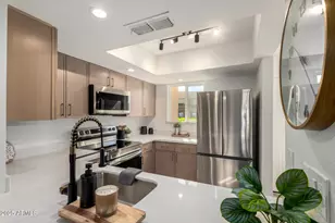 1601 W Sunnyside Dr, Phoenix, AZ 85029 - Photo 1