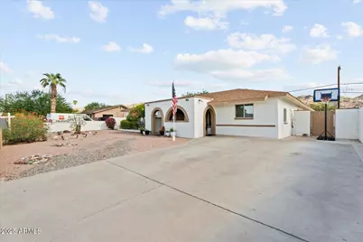 129 E Monte Way, Phoenix, AZ 85042 - Photo 1