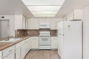 9646 N 47th Ave, Glendale, AZ 85302 - Photo 8