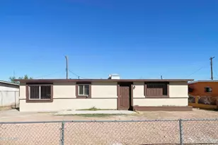 2302 E Lynne Ln, Phoenix, AZ 85042 - Photo 1