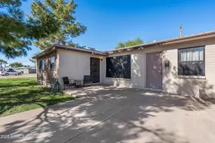 304 E Echo Ln, Phoenix, AZ 85020 - Photo 1