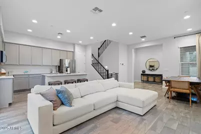 3041 N 37th Way, Phoenix, AZ 85018 - Photo 1