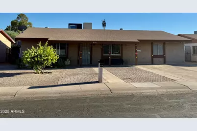 8151 W Westview Drive, Phoenix, AZ 85033 - Photo 1