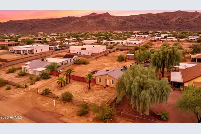 2237 E Desert Lane, Phoenix, AZ 85042 - Photo 1