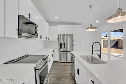 14627 N 33rd Avenue, Phoenix, AZ 85053 - Photo 1