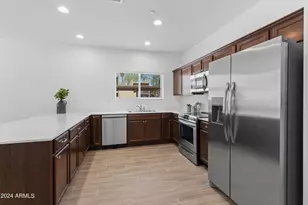 2842 E Tracy Ln, Phoenix, AZ 85032 - Photo 1