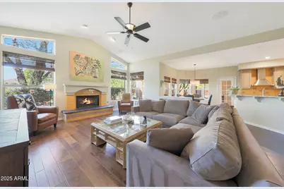 1108 W Las Palmaritas Drive, Phoenix, AZ 85021 - Photo 1