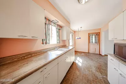 1820 W Northview Avenue, Phoenix, AZ 85021 - Photo 1