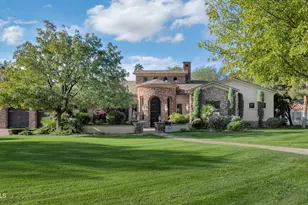 7233 E Royal Palm Rd, Scottsdale, AZ 85258 - Photo 1