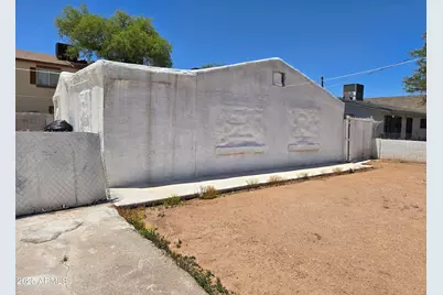 2202 N 26th Place, Phoenix, AZ 85008 - Photo 1